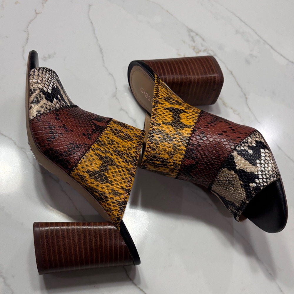 Gibson Latimer Women's Yellow and Brown Snake Print Mules - Picture 10 of 14